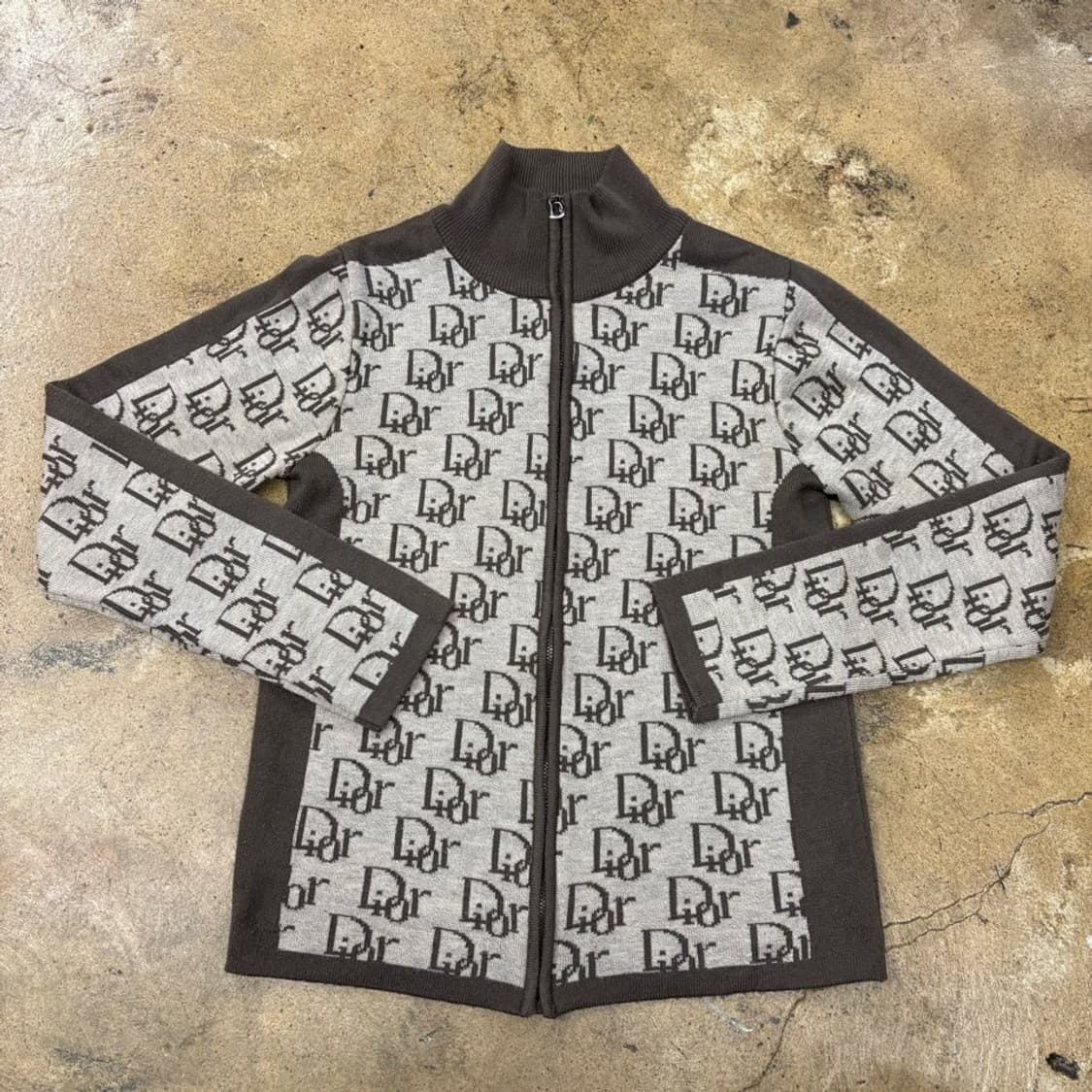 디올 브라운 초코 로고 패턴 니트 집업  상품이미지2