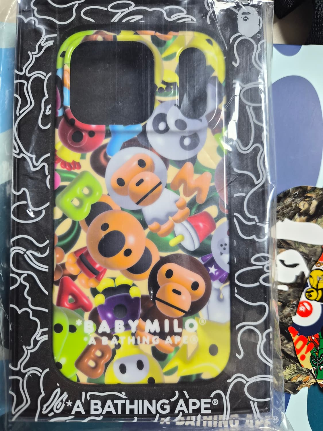 베이프 정품 마일로 3D 올 프렌즈  17프로 케이스 상품이미지3