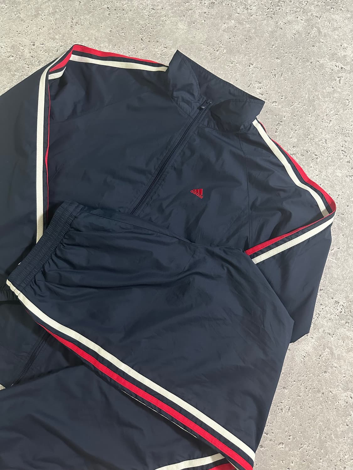 일본판 Y2K 올드스쿨 퍼포먼스 로고 트랙 셋업 네이비 레드 상품이미지1