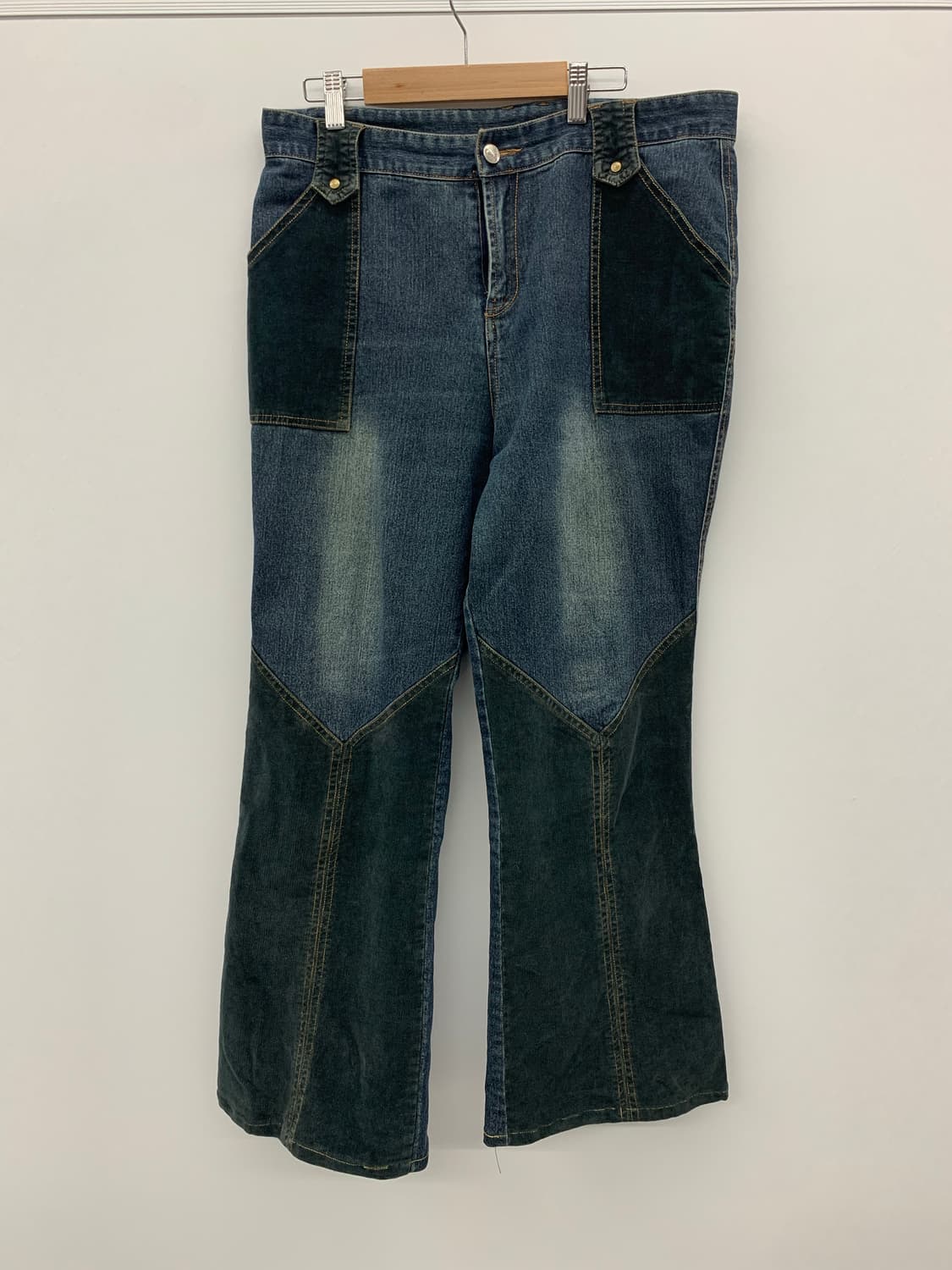 스웨이드 디테일 부츠컷 데님 상품이미지3