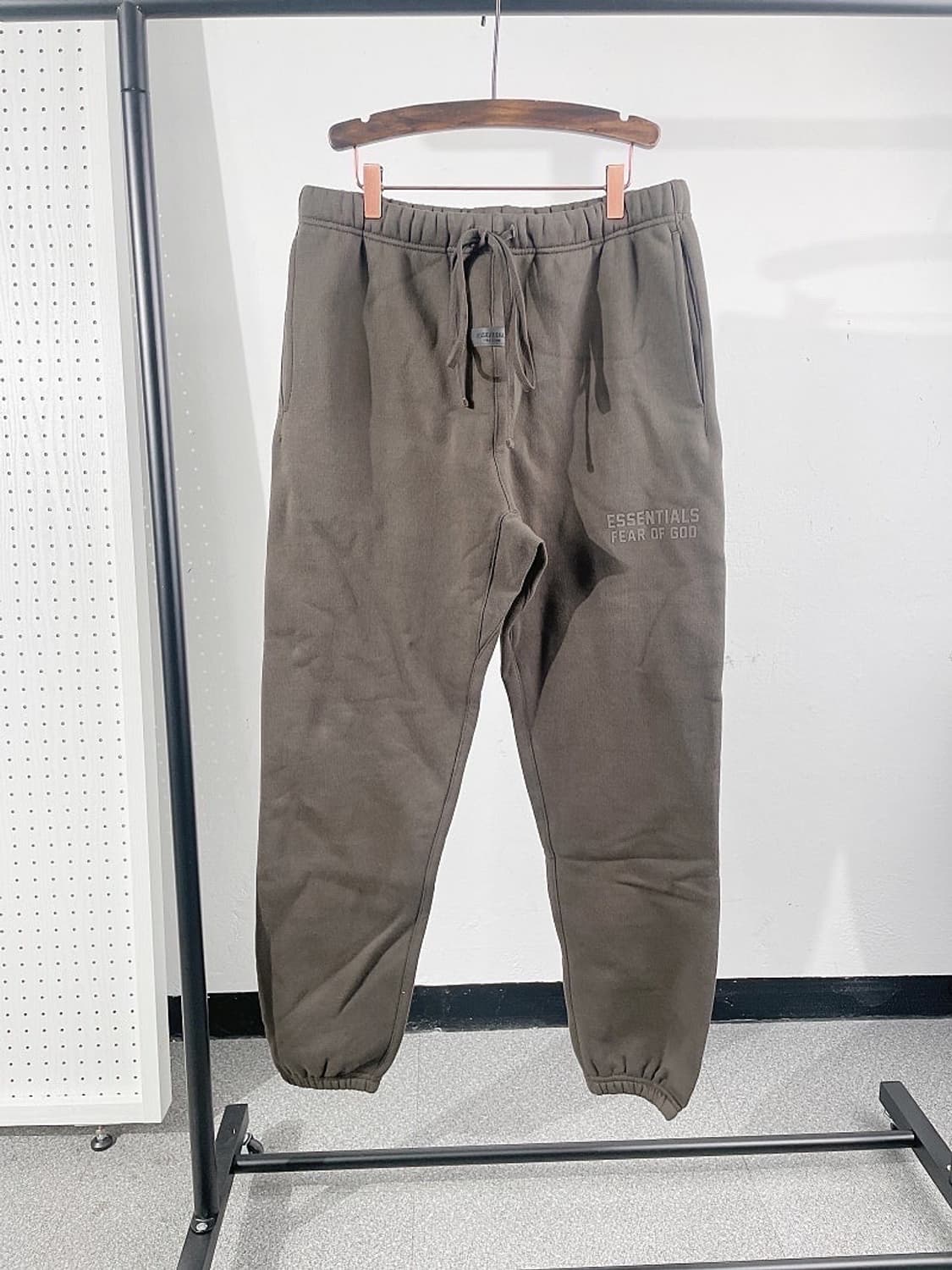 (정품/새상품) 피어 오브 갓 에센셜 남성 오프블랙 기모 스웻팬츠 상품이미지1