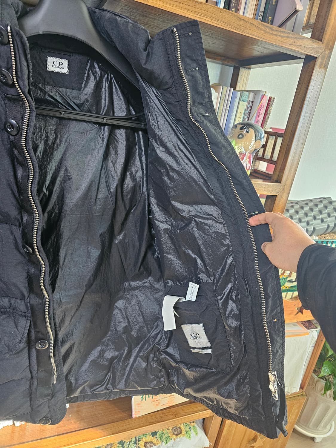 정말 깨끗함 씨피 CP컴퍼니 검정 패딩 팔아요 다운 상품이미지6