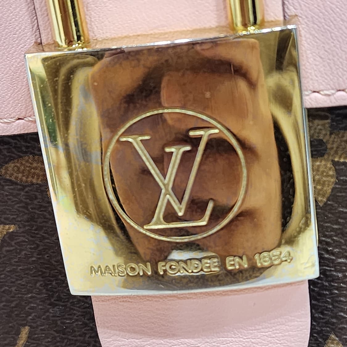 루이비통 록키BB 로즈파우더핑크 내장칩버전 상품이미지3