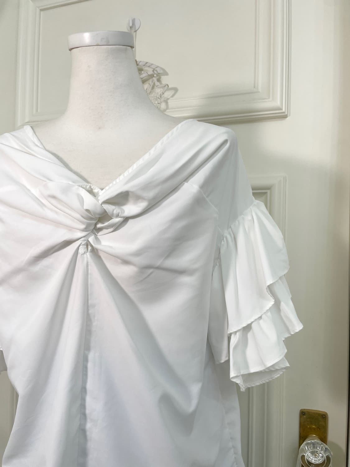 white twist ruffle sleeve blouse 상품이미지7