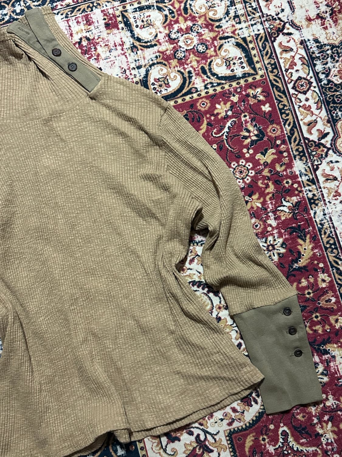 버튼 디테일 터틀넥 롱슬리브 상품이미지2