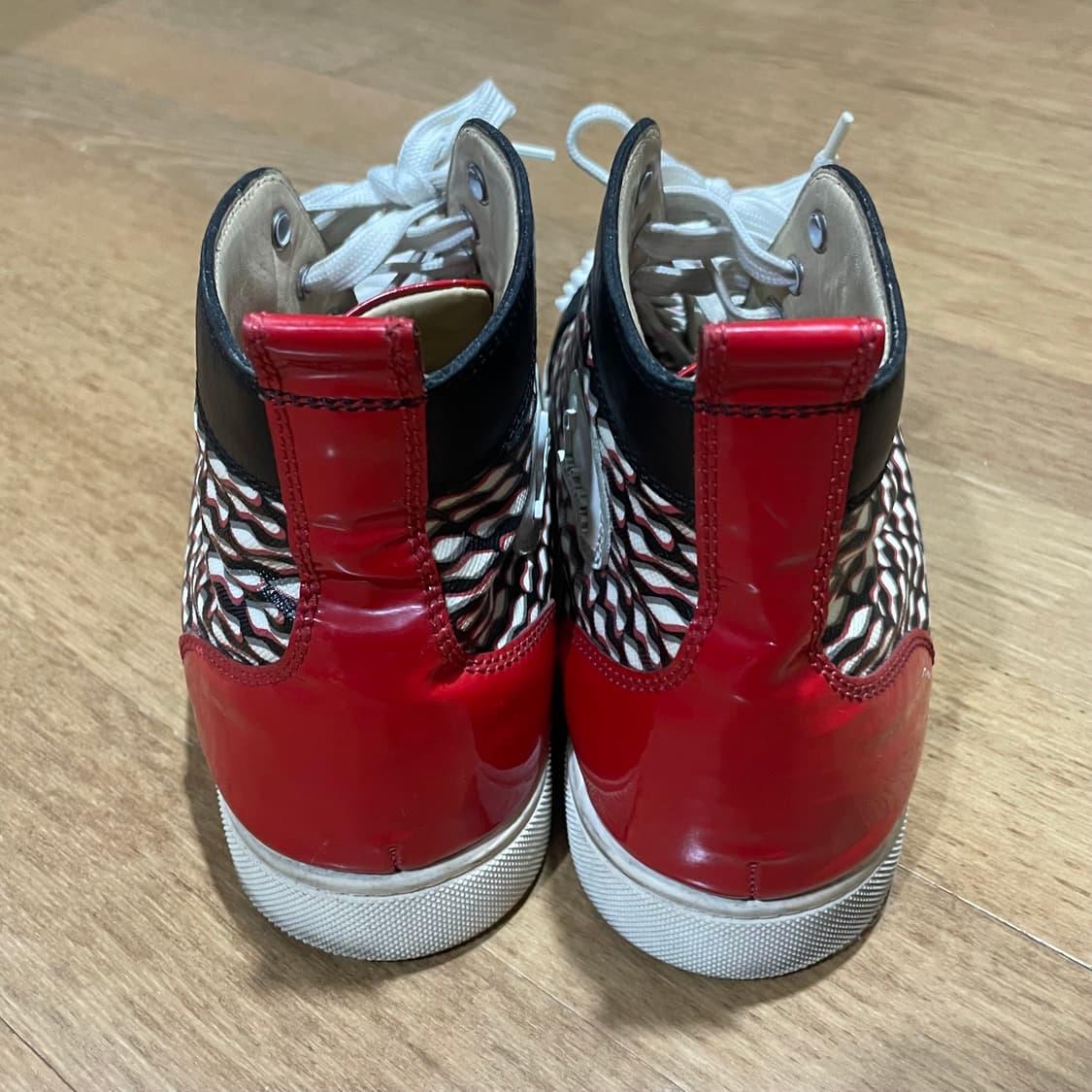 크리스찬 루부탱 스파이크 올라토 하이탑 스니커즈 275 상품이미지4