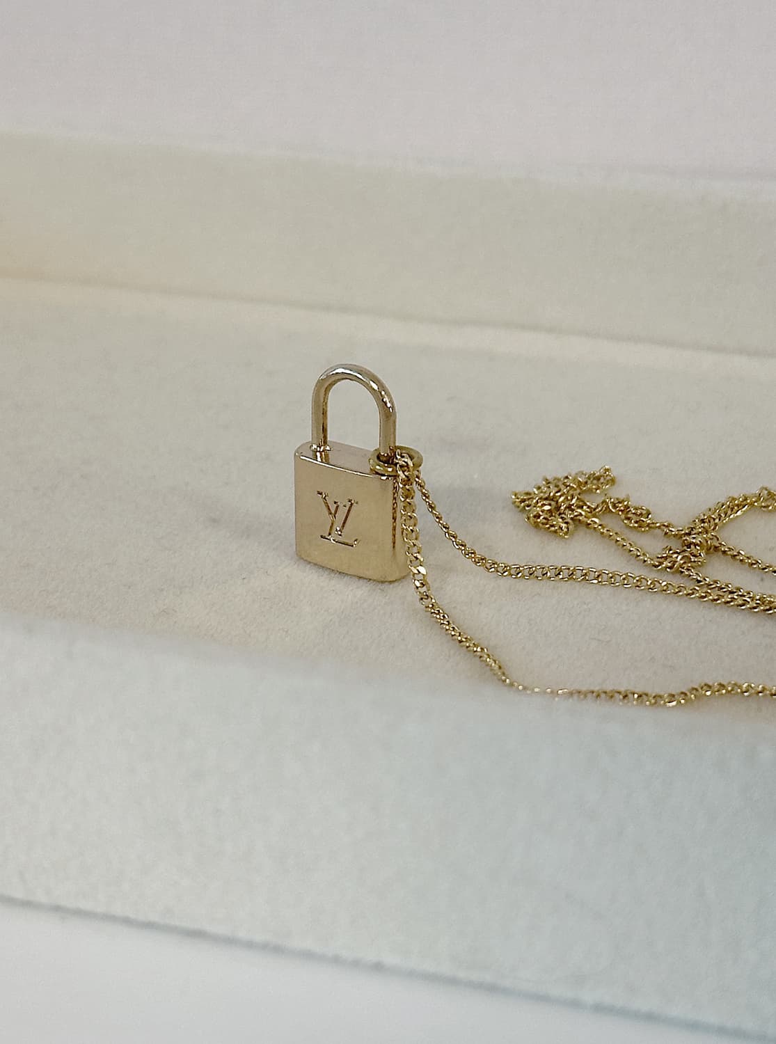 루이비통 패드락 골드 목걸이 상품이미지1