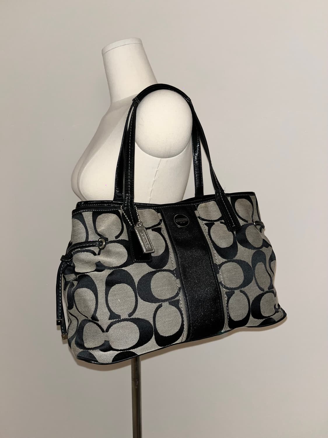 Coach Cookie&cream Shoulder bag 상품이미지1