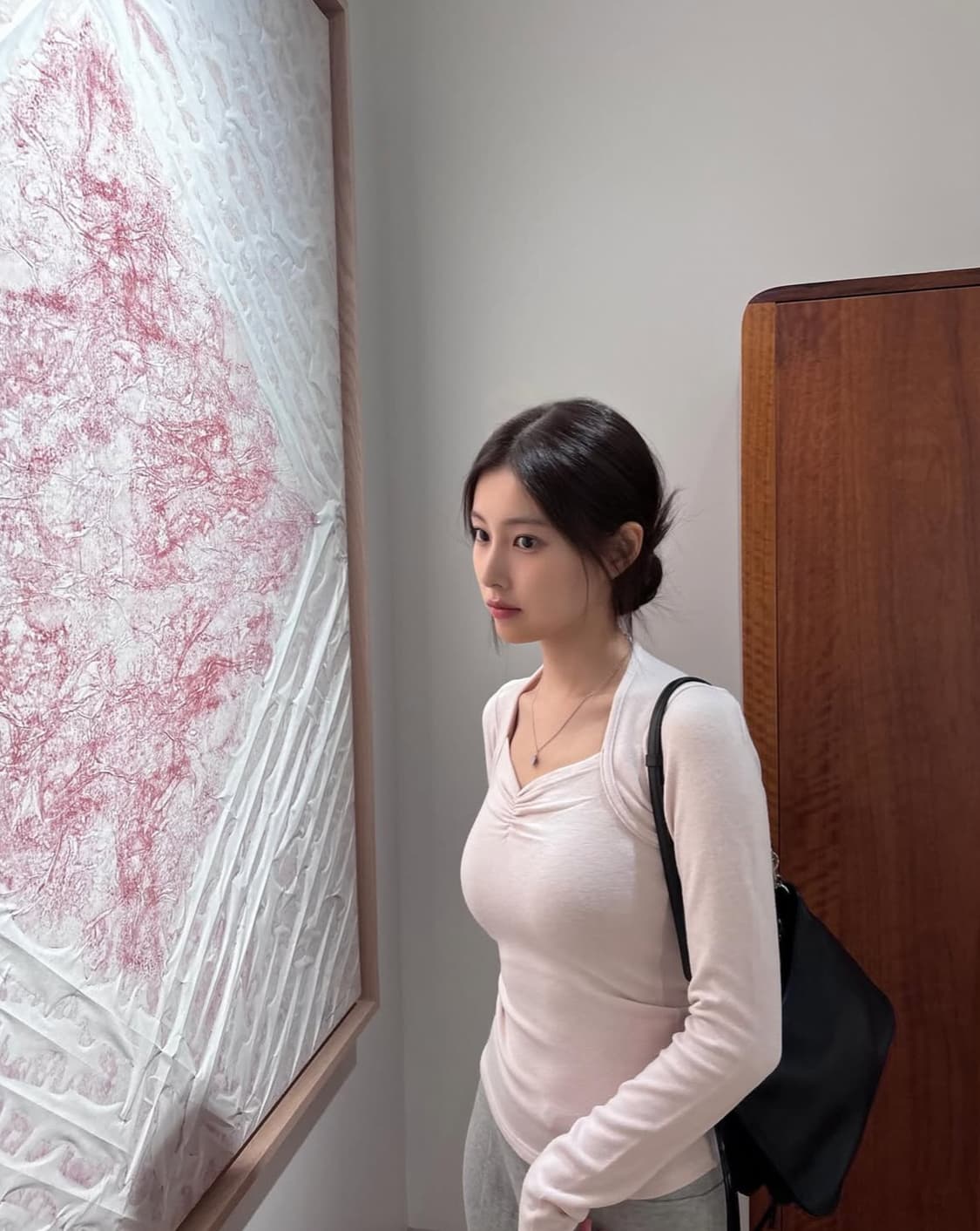 강혜원착용이바나헬싱키Armo knit blouse 아르모 니트블라우스 상품이미지2