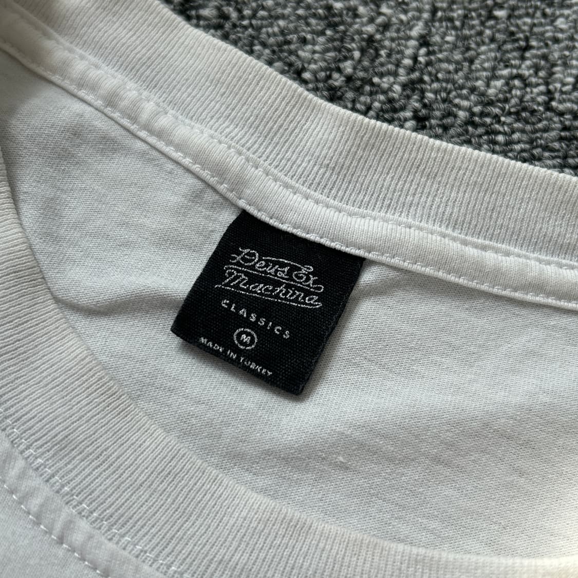 데우스 엑스마키나 쉴드 화이트 반팔티 상품이미지6