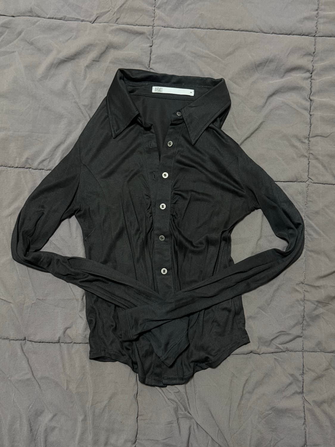 보헤미안서울 셔링 칼라 셔츠 차콜 팝니다 상품이미지2