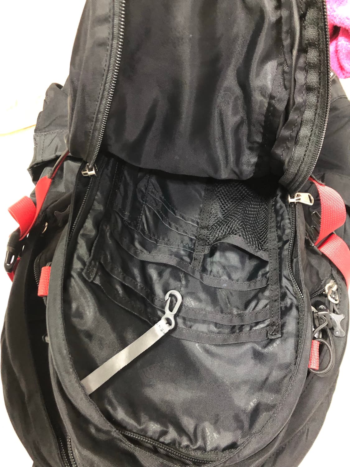 노스페이스 미니핫샷 백팩 등산백팩 22L  _ 블랙레드 (레인커버O) 상품이미지10