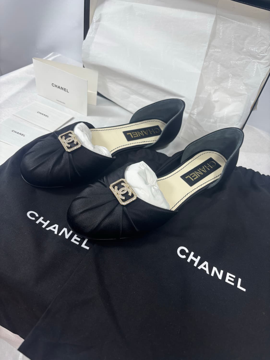 (새상품)샤넬 발레리나 플랫 사틴 메탈 슈즈 36.5 상품이미지1