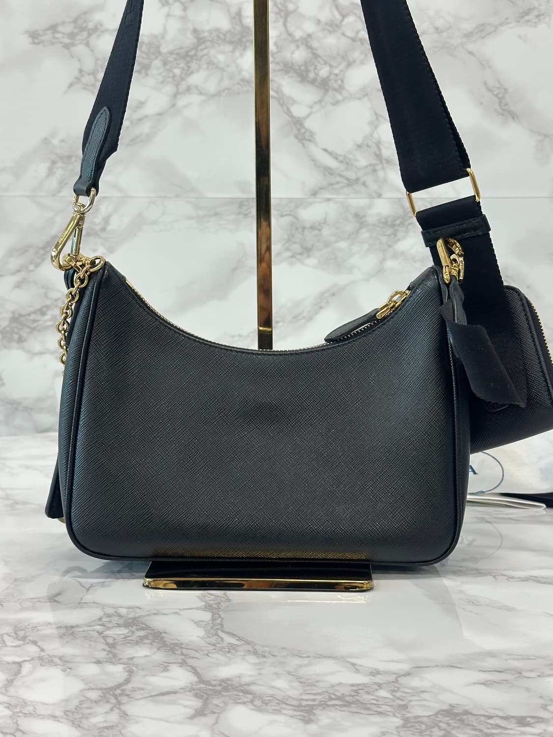 [정품] 프라다 리에디션 2005 사피아노 레더 숄더백 블랙 상품이미지4