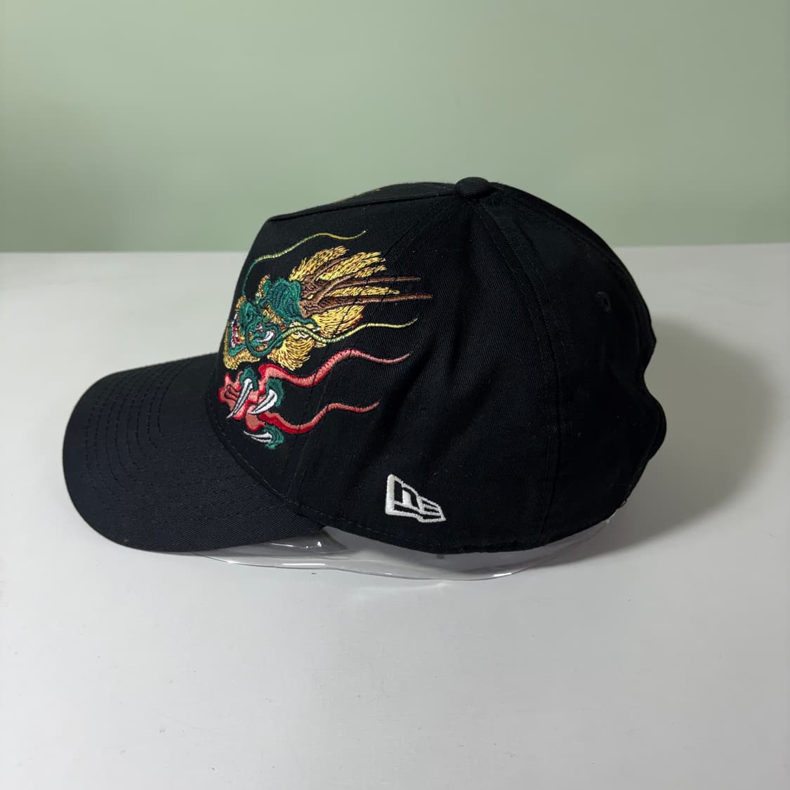 OS 뉴에라 X 마수미 이시카와 블랙 스카쟌 용 자수 볼캡 상품이미지3