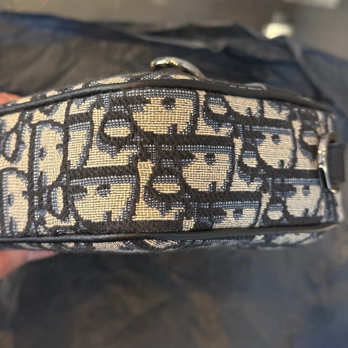 25FW 디올 오블리크 사파리 메신저백 미니 상품이미지7