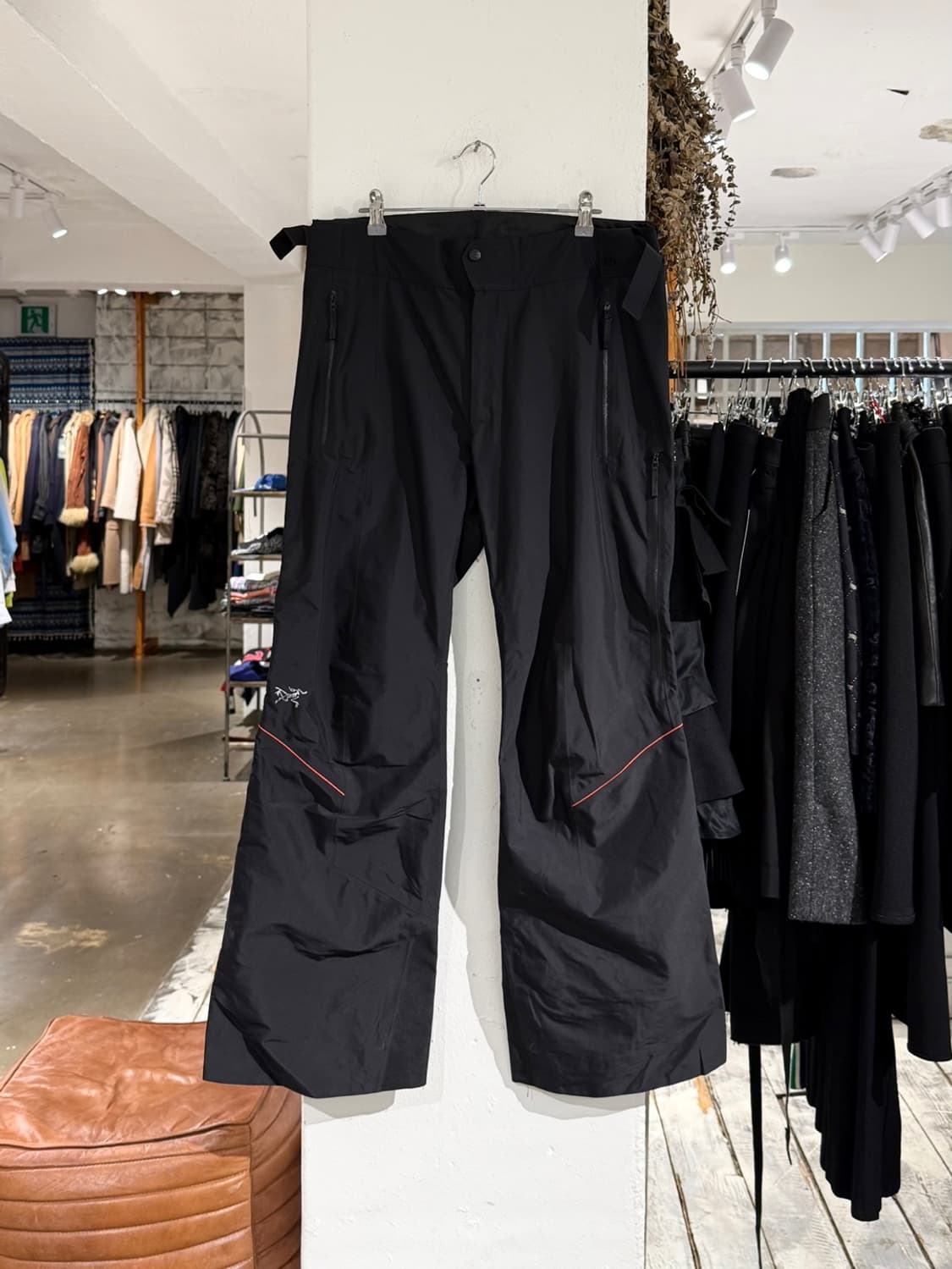 아크테릭스 블랙 벤티 고어텍스 RECCO 팬츠 상품이미지1