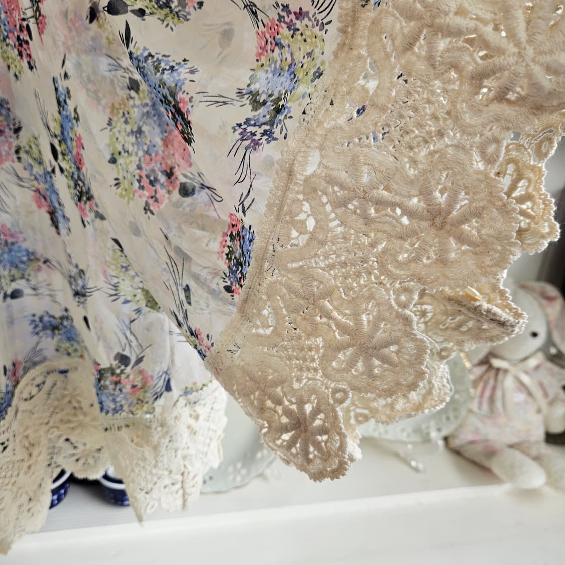 0327플라워 레이스 케이프 블라우스 상품이미지6