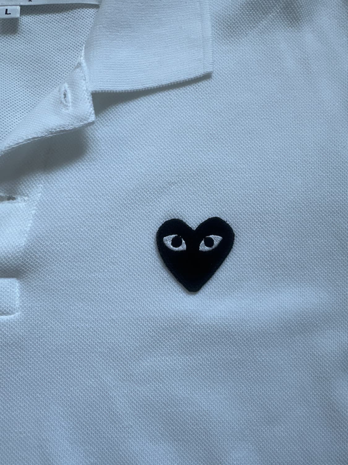 플레이 꼼데가르송 블랙 하트 폴로 셔츠 화이트 상품이미지3