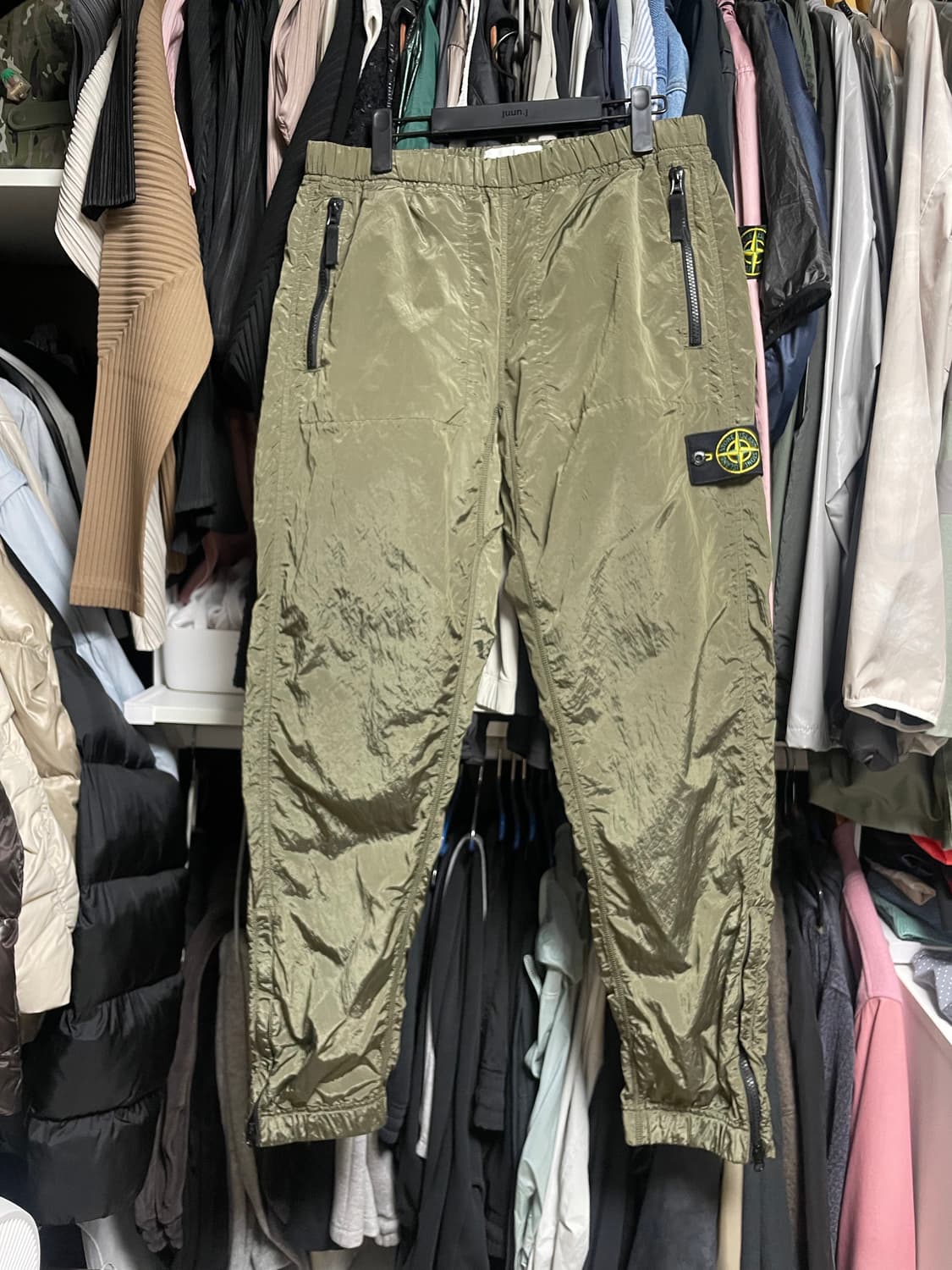 [m] 18fw 스톤아일랜드 나일론메탈 팬츠 올리브 카키 상품이미지1