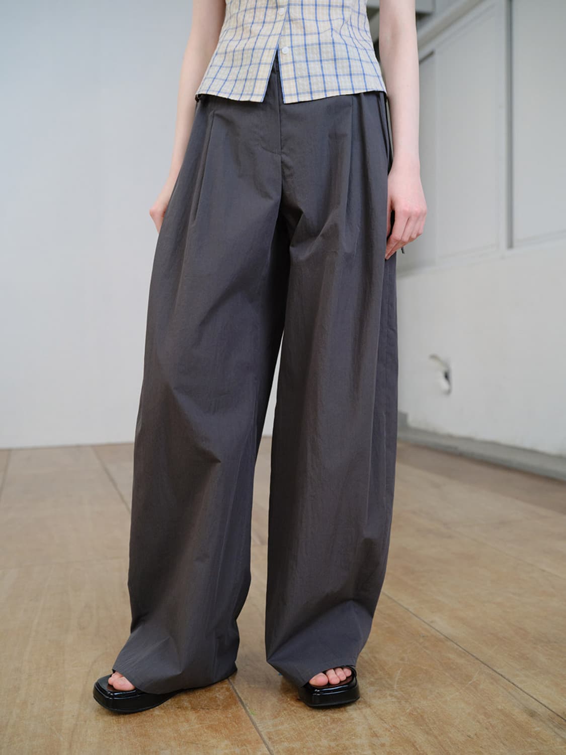 Raive- Side Tuck Detail Pants(차콜 2사이즈) 상품이미지1