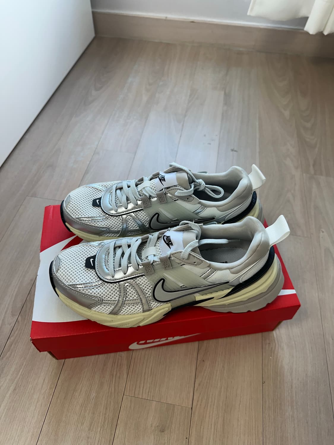 나이키 V2K 245 상품이미지2