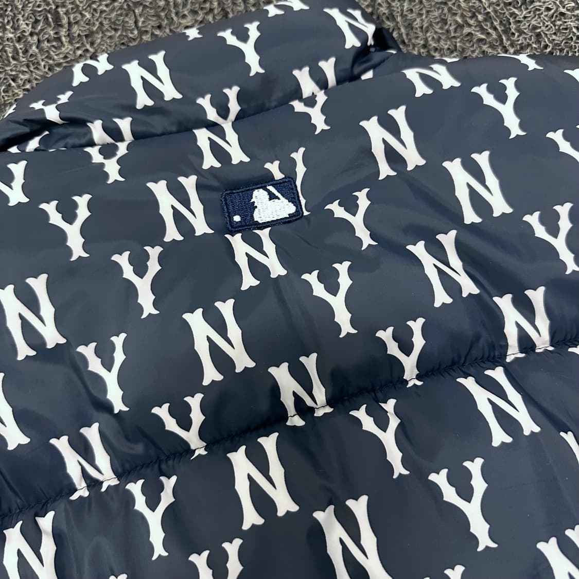 MLB 엠엘비 모노그램 양키스 패딩 점퍼 L 상품이미지6