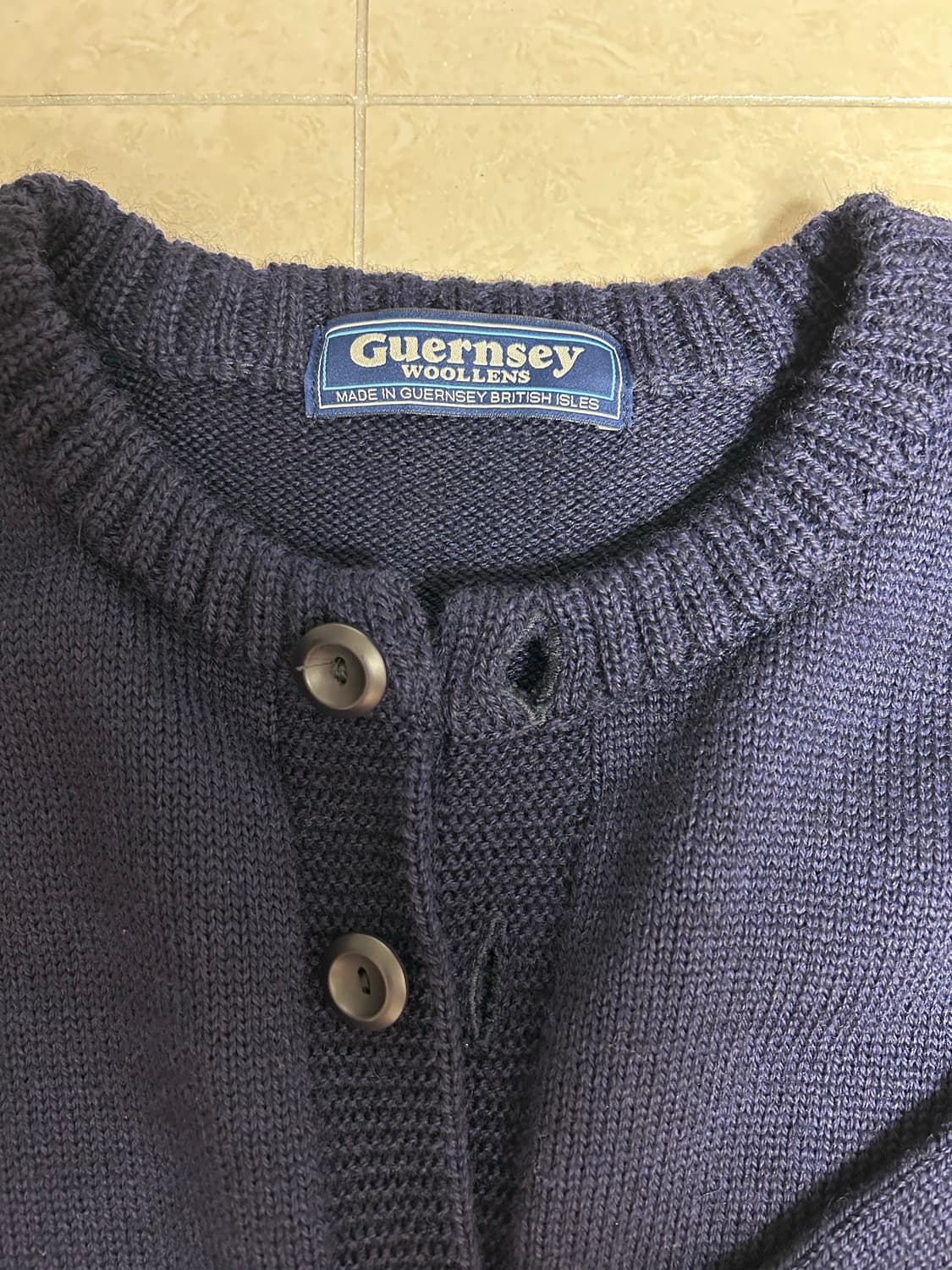 Guernsey Woolens(건지울른스)-피셔맨 네이비 가디건 상품이미지3