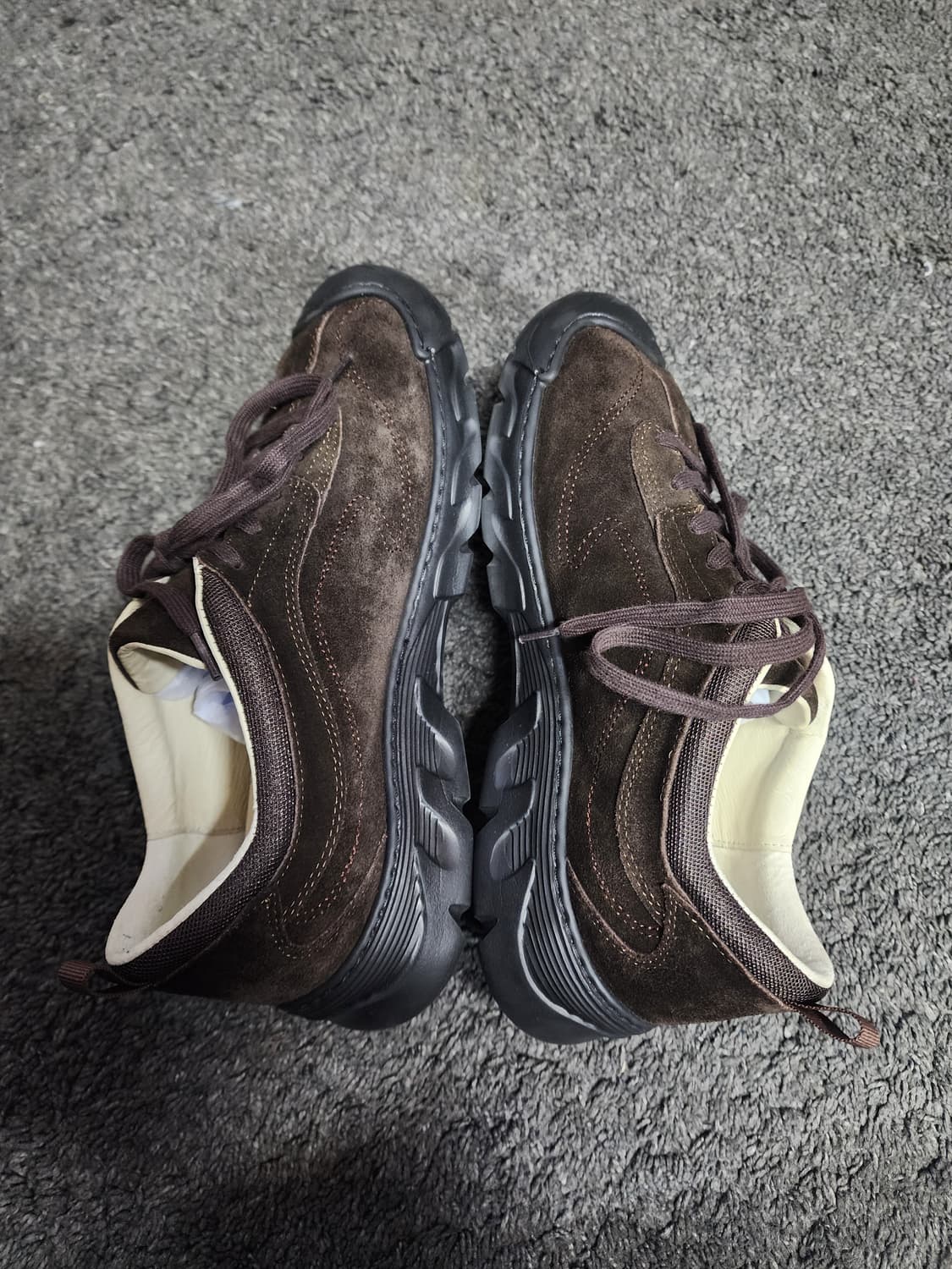 바토즈  브라운260 
상태최상
박스포함

 상품이미지6