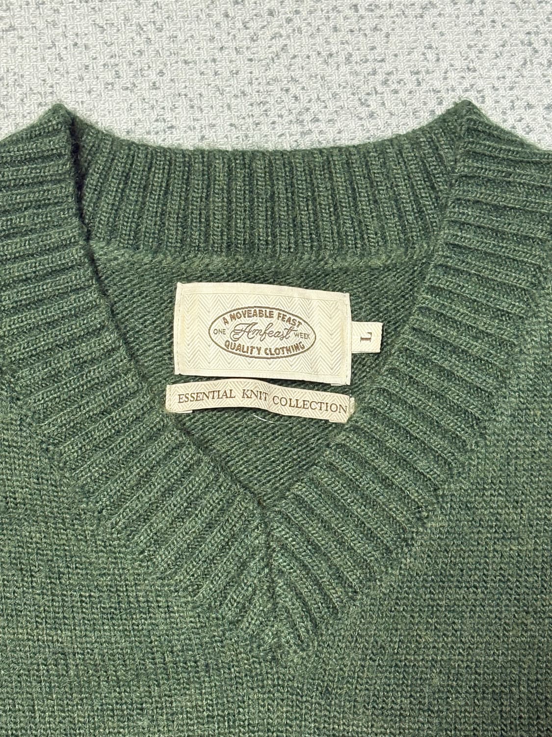 암피스트 브이넥 니트 상품이미지3