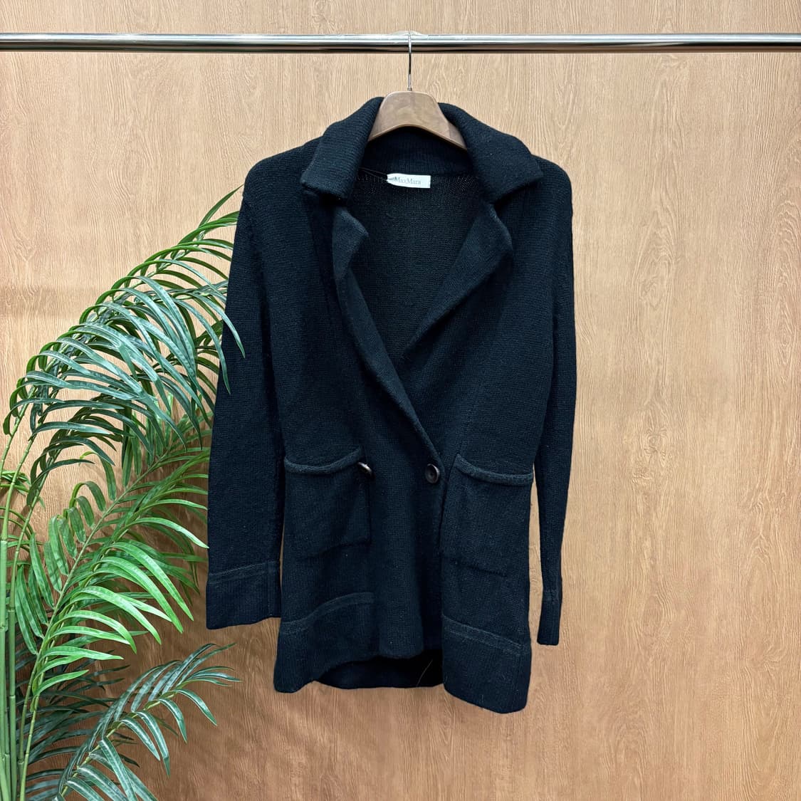 막스마라 니트 가디건 자켓 클래식 미니멀 테일러드 카라 포켓 디테일 블랙 상품이미지1