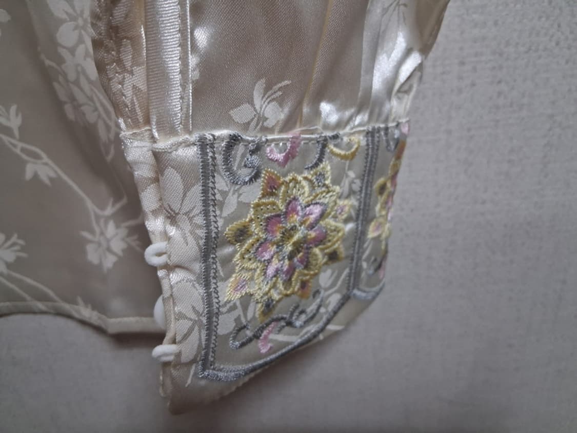 아이보리 무지 꽃무늬 실크블라우스 새옷 여성 55 아이보리플라워 블라우스 상품이미지4