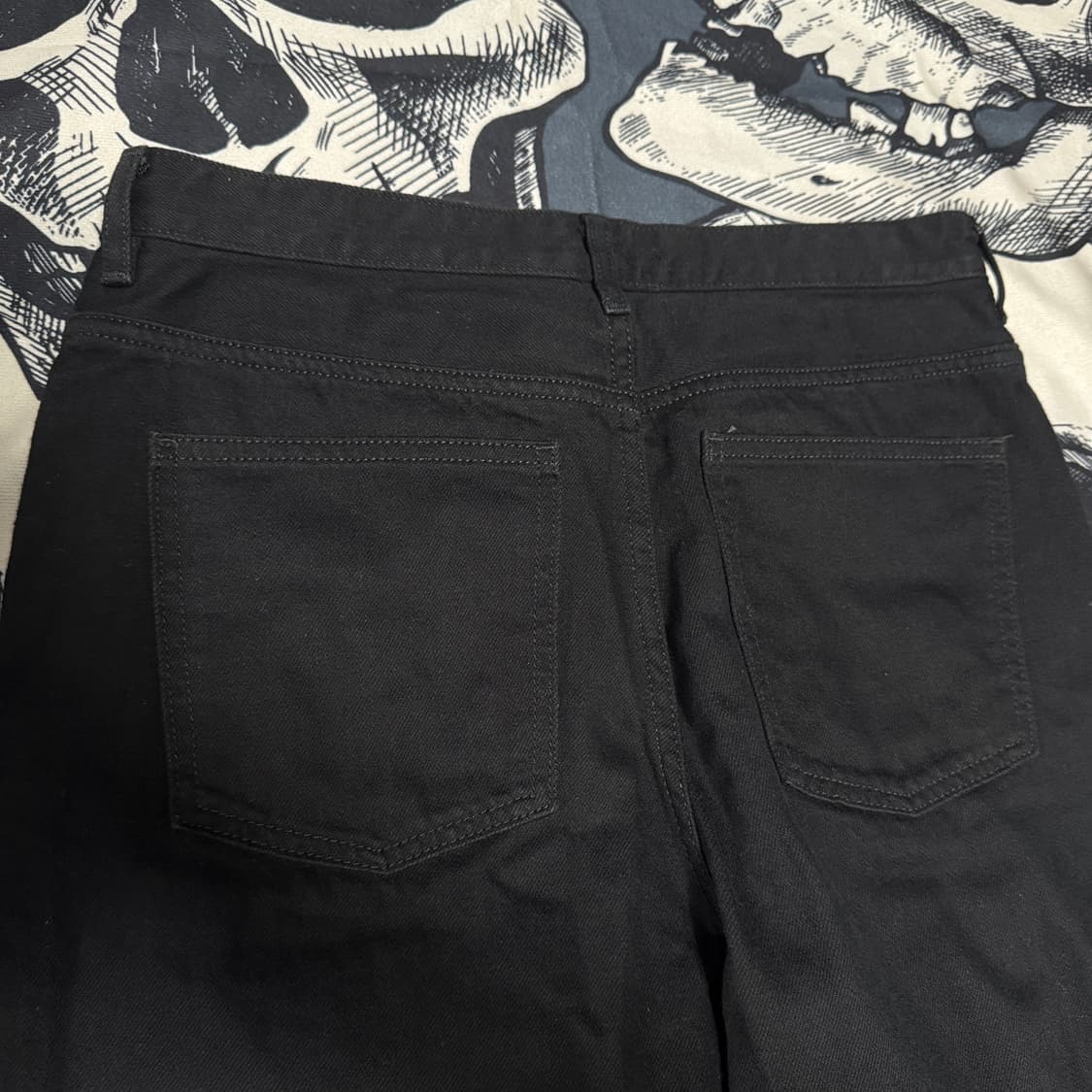 cos 코스 블랙데님 팬츠 테이퍼드핏 남성 28사이즈 상품이미지4