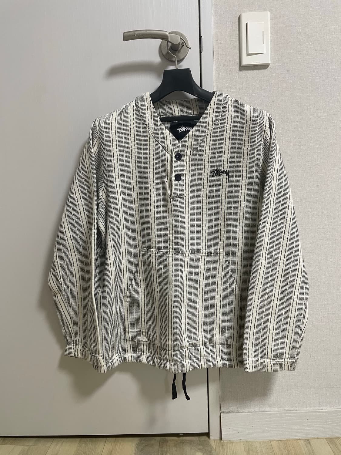 남녀공용) 스투시 코쿤 착용 헨리넥 맨투맨 스웨터 아노락티셔츠 코드쿤스트 상품이미지4