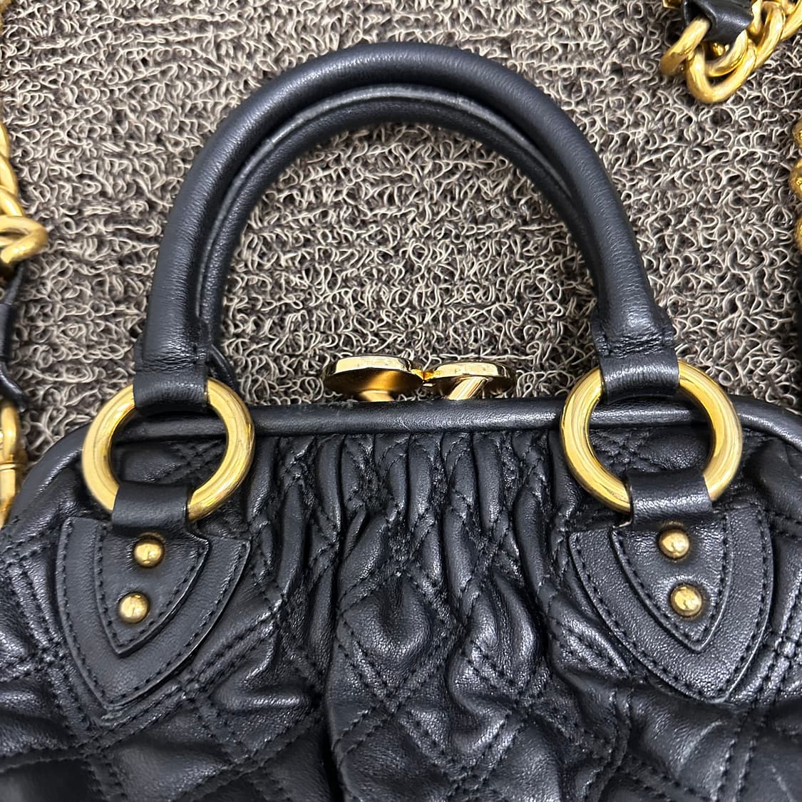 마크제이콥스 퀼팅 체인 여성 숄더백 토트백 블랙 상품이미지4