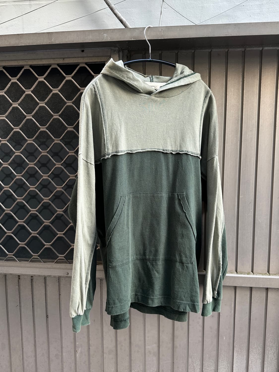GENTIL grunge two tone color hoodie 상품이미지1