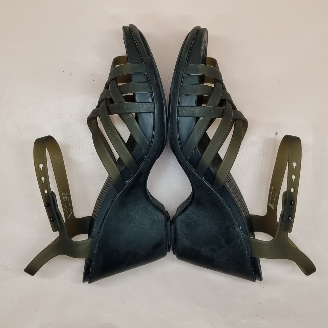 크록스 후라체 여성웨지샌들230 굽8 상품이미지5