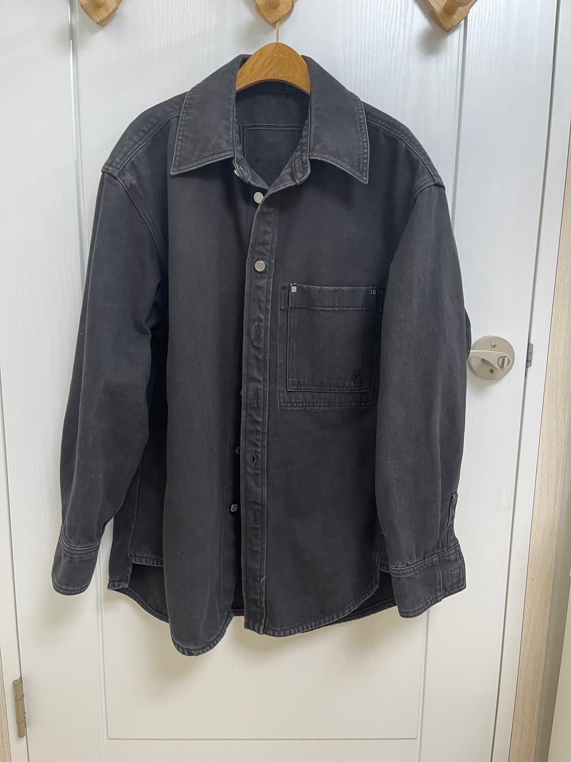 우영미 코튼 백로고 셔츠 블랙 46사이즈 상품이미지1