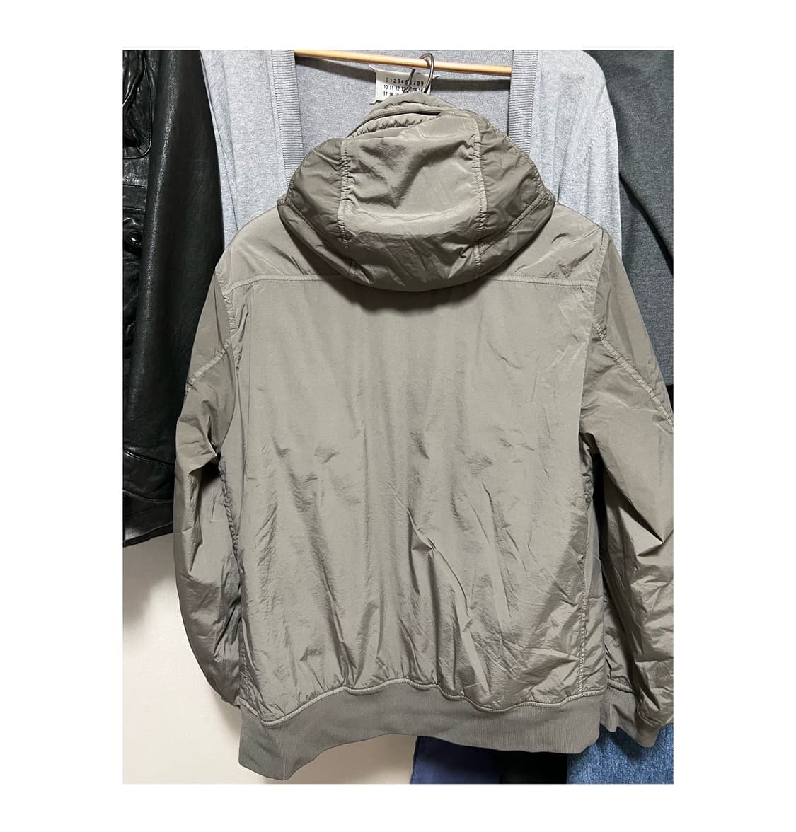 cp컴퍼니 나이크라 패딩 상품이미지3