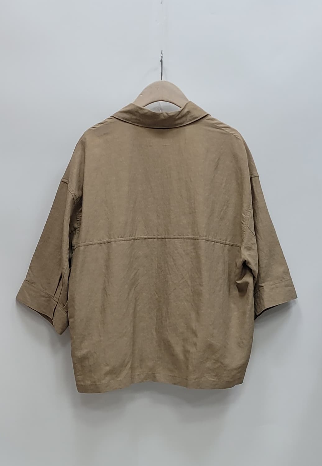 벨라디터치 린넨 레이온 빅포켓 오버핏 자켓 / 여 85 베이지
 상품이미지2