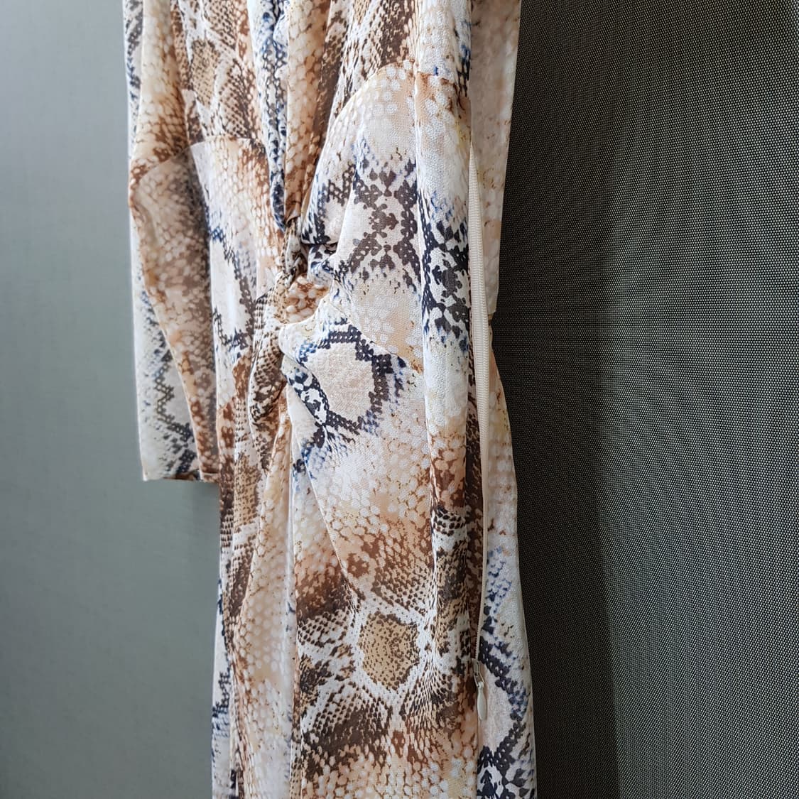 마쥬 뱀피 패턴 V넥 롱 원피스 세트 (슬립  포함) 2사이즈 상품이미지5