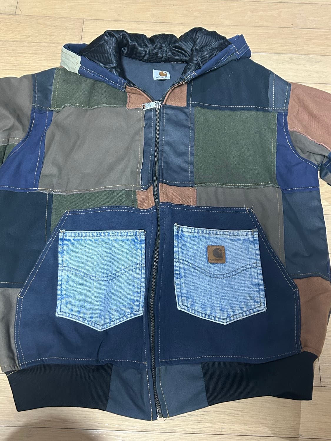 칼하트 커스텀 패치워크 자켓 판매합니다 상품이미지2