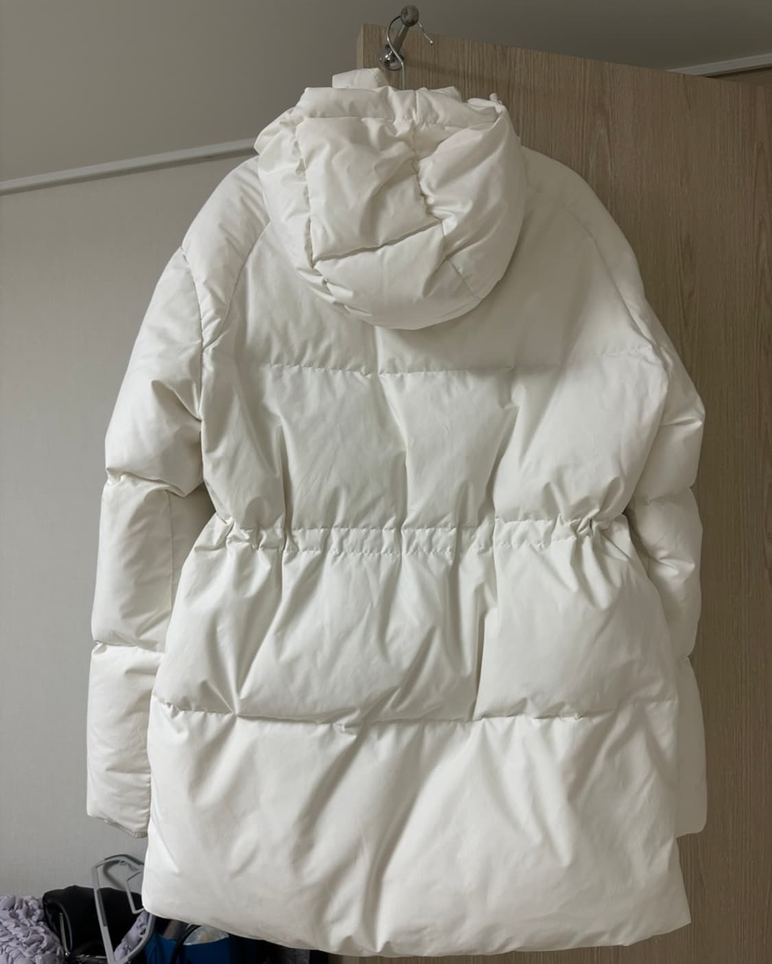 앤아더스토리즈 덕다운 흰색 스트링 패딩 상품이미지2