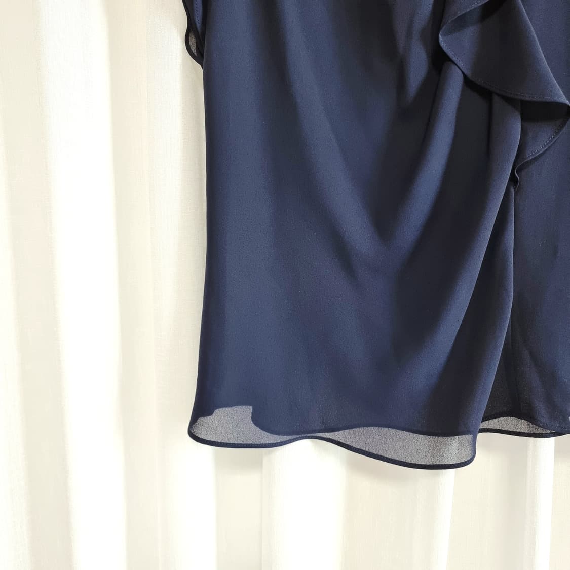 랑방온블루 셔링 드레이프 진네이비 시스루 블라우스 (55/38) 상태최상 상품이미지4