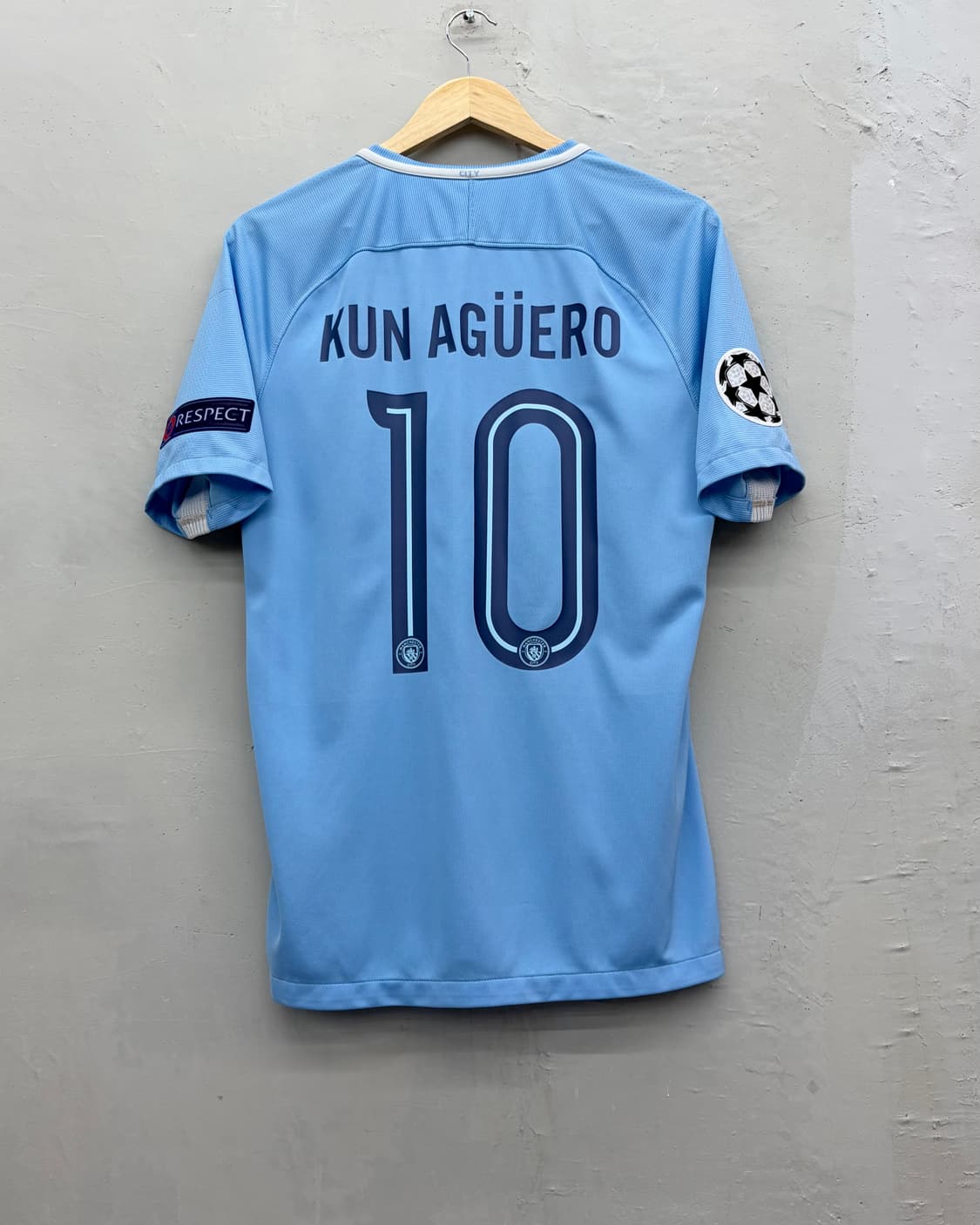 나이키 17-18 맨체스터 시티 홈 챔스킷 세르히오 아구에로 상품이미지1