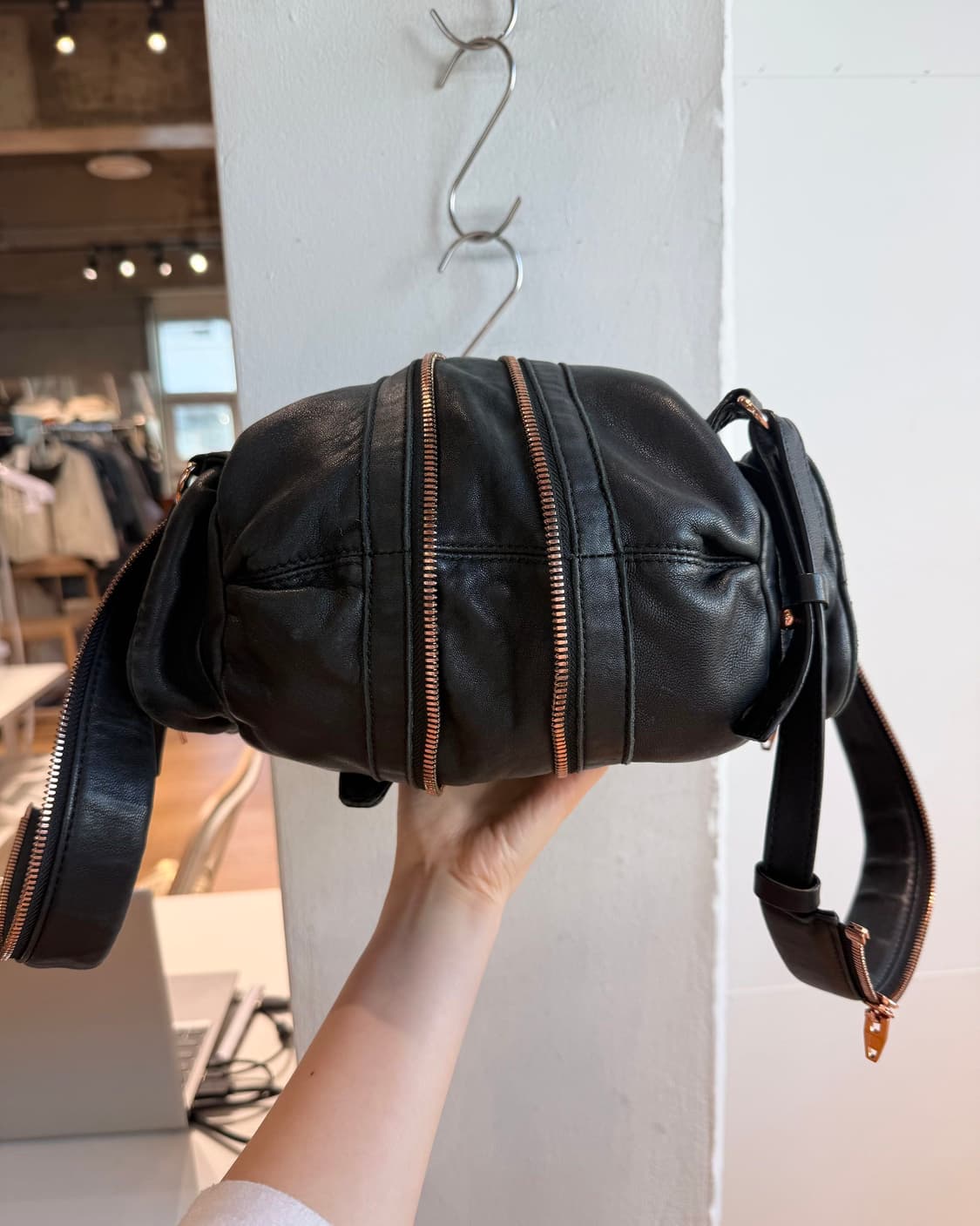 알렉산더 왕 블랙 램스킨 마르티 백팩 상품이미지6