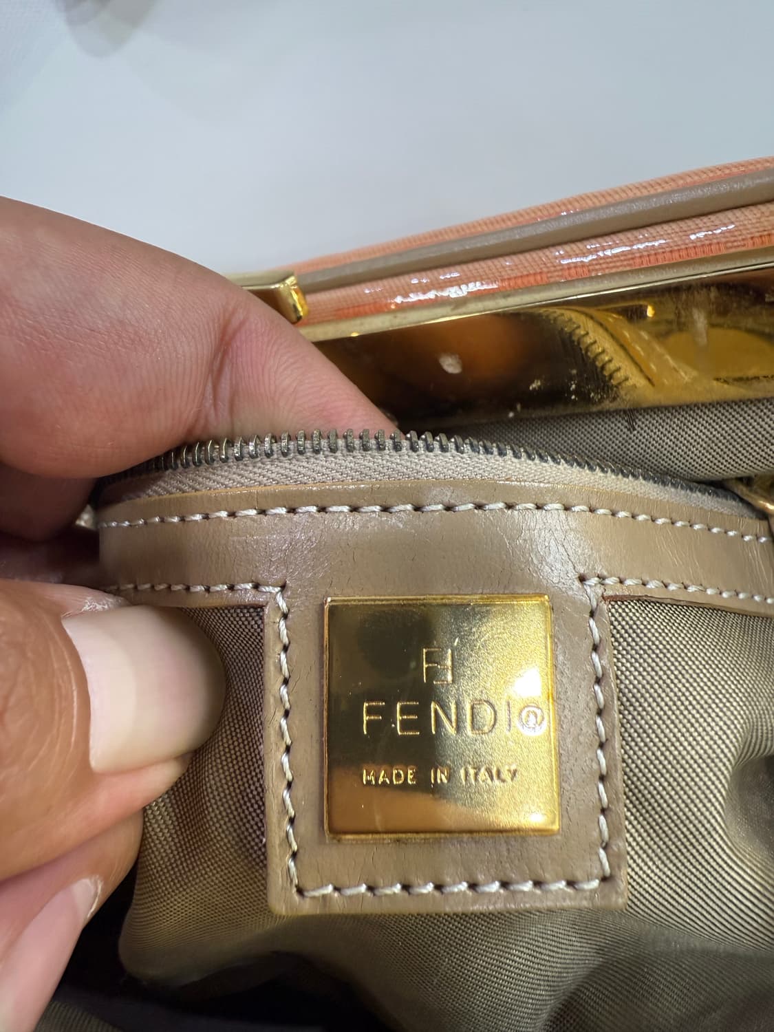 펜디 주카 패턴 토트백 오렌지 색상입니다 상품이미지6