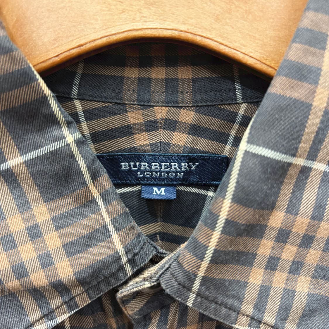 버버리 런던 코튼 긴팔 체크 셔츠 원 포켓 디테일 레귤러핏 브라운 상품이미지6