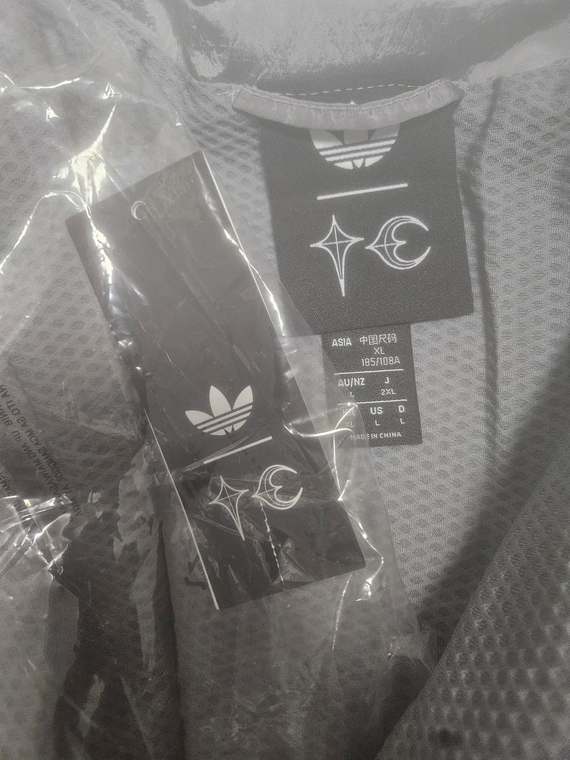 떠그클럽 아디다스 우븐트랙탑 팝니다 상품이미지2