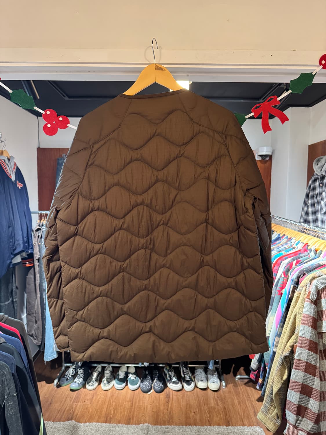 유니클로 화이트마운티니어링 울트라라이트다운 경량 패딩 XL 상품이미지4